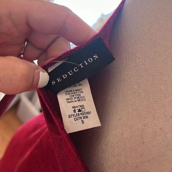 Seduction Red Strapless Velvet Bodycon Cocktail Dress - Picture 4 of 6